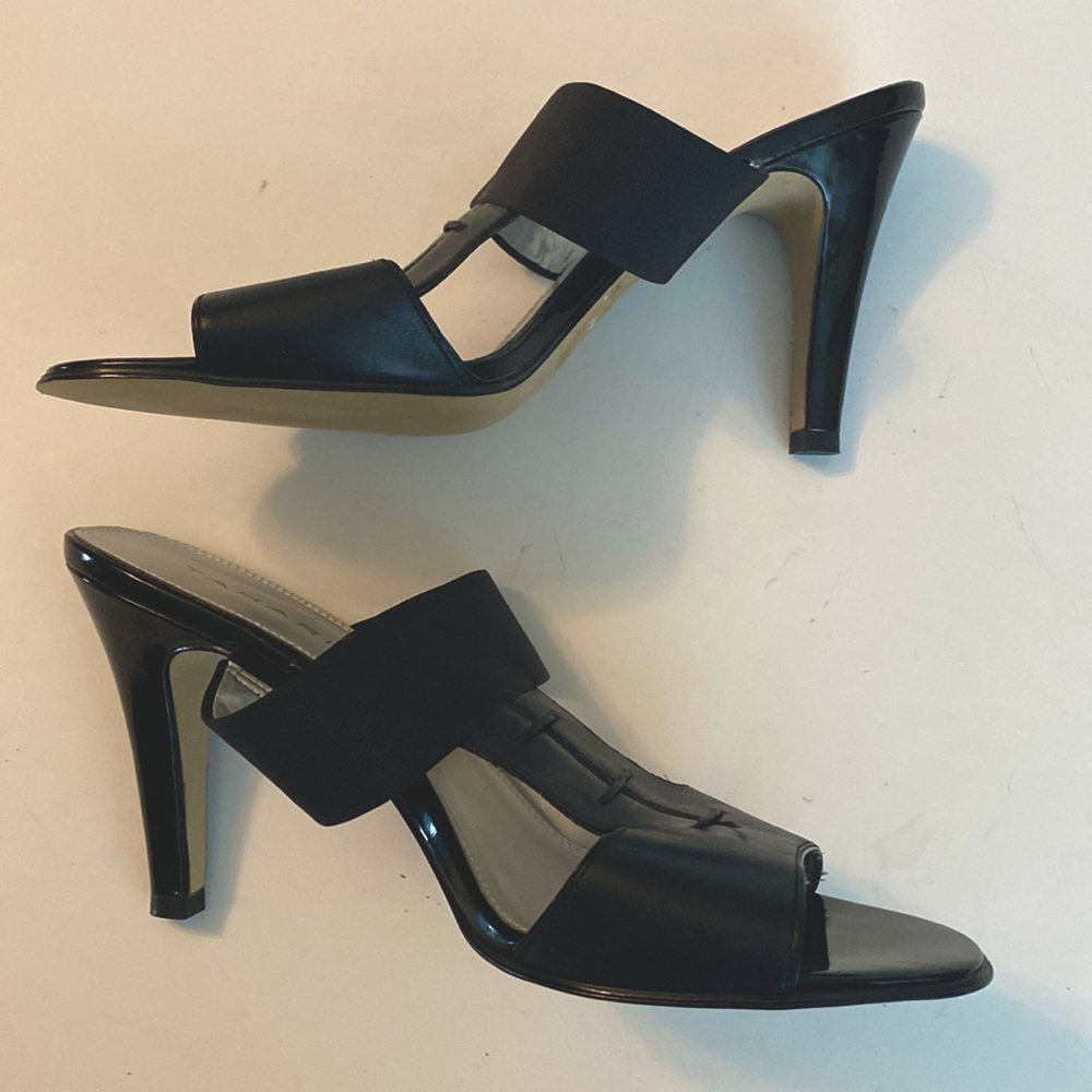 NEW Tahari Lars H-Strap Black Leather Heeled Sandals